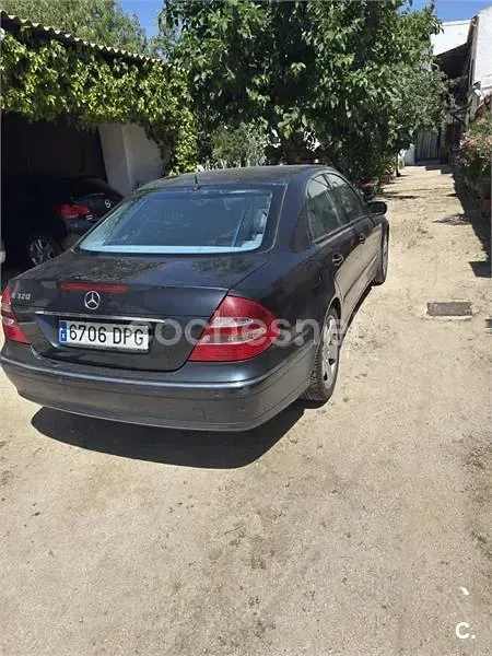 Usado Mercedes E320 Avantgarde 224 CV (164 kW) 2002 Azul Berlina