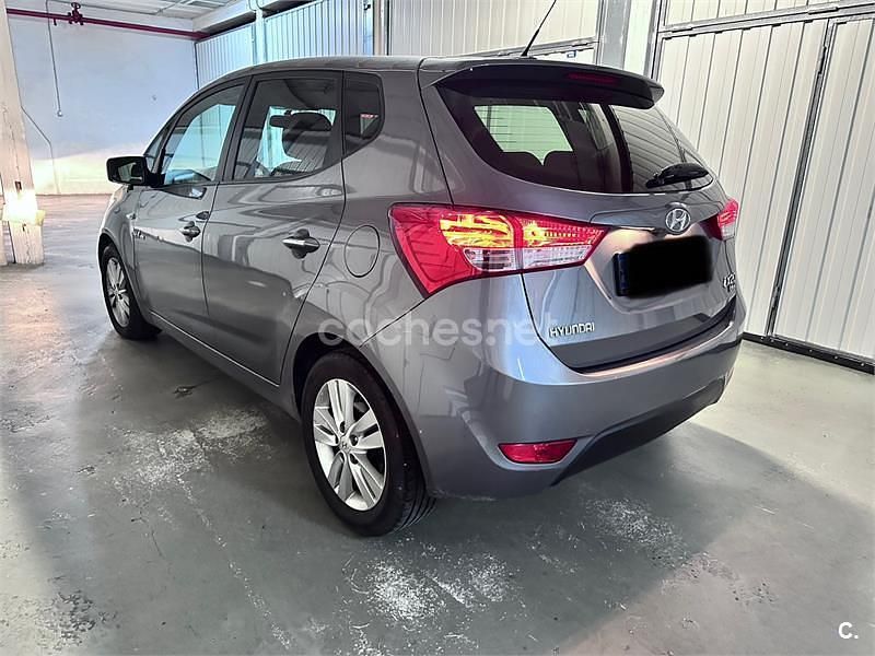 Usado Hyundai ix20 115 CV (84 kW) 2013 Gris / plata Utilitario