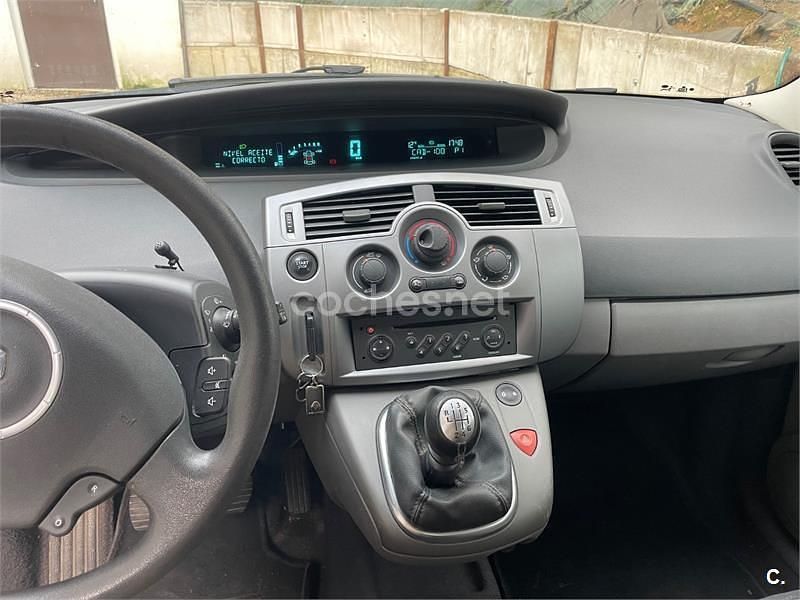 Usado Renault Scénic II 105 CV (77 kW) 2008 Gris / plata Monovolumen