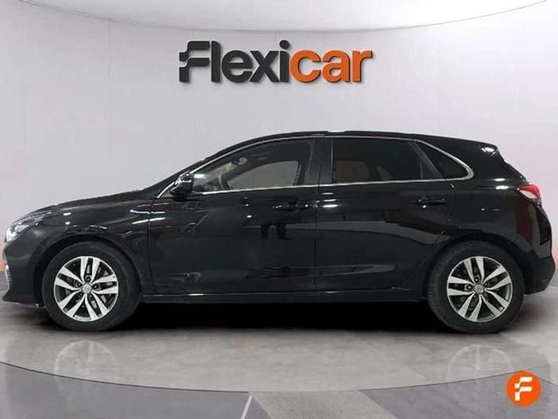 Usado Hyundai i30 120 CV (88 kW) 2019 Negro Utilitario