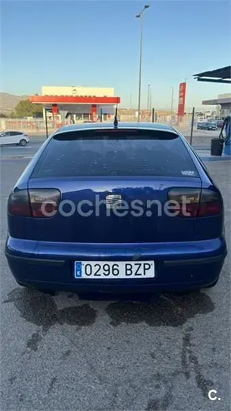 Usado Seat Leon Sport 110 CV (80 kW) 2002 Azul Utilitario