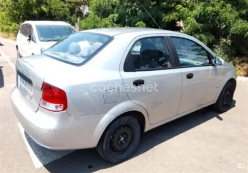 Usado Chevrolet Kalos 83 CV (61 kW) 2004 Gris / plata Berlina