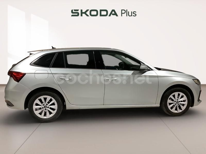 Usado Skoda Scala Selection 115 CV (84 kW) 2025 Gris / plata Utilitario