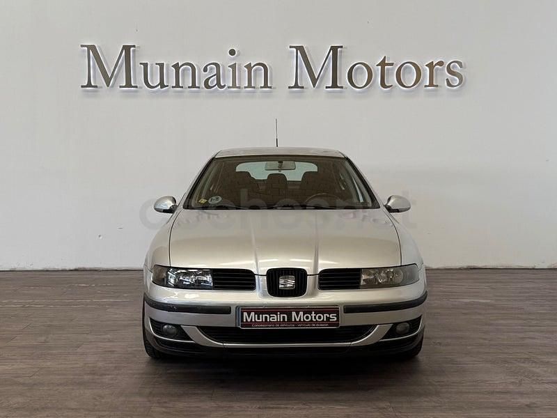 Usado Seat Leon Sport 105 CV (77 kW) 2004 Gris / plata Utilitario