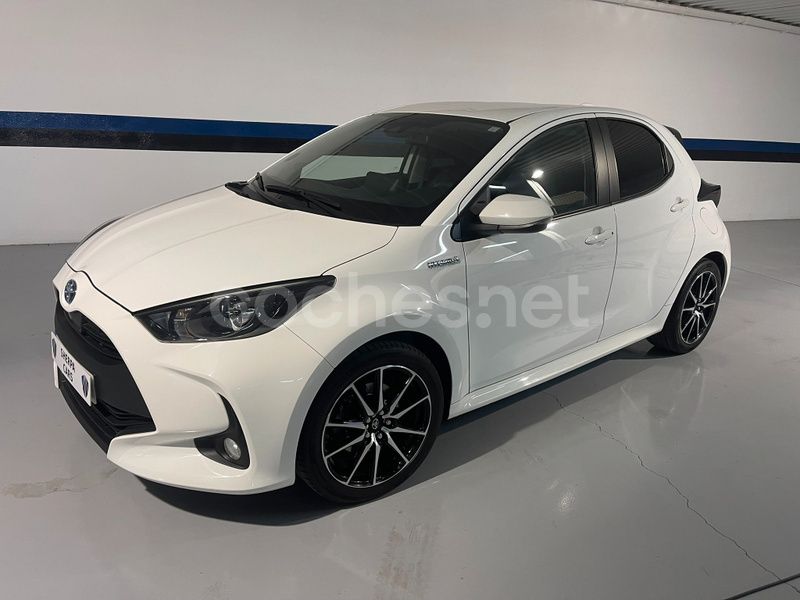 Blanco Usado 2022 Toyota Yaris Hybrid Active Berlina | 16.490 € (Precio justo) - Imagen 1/4