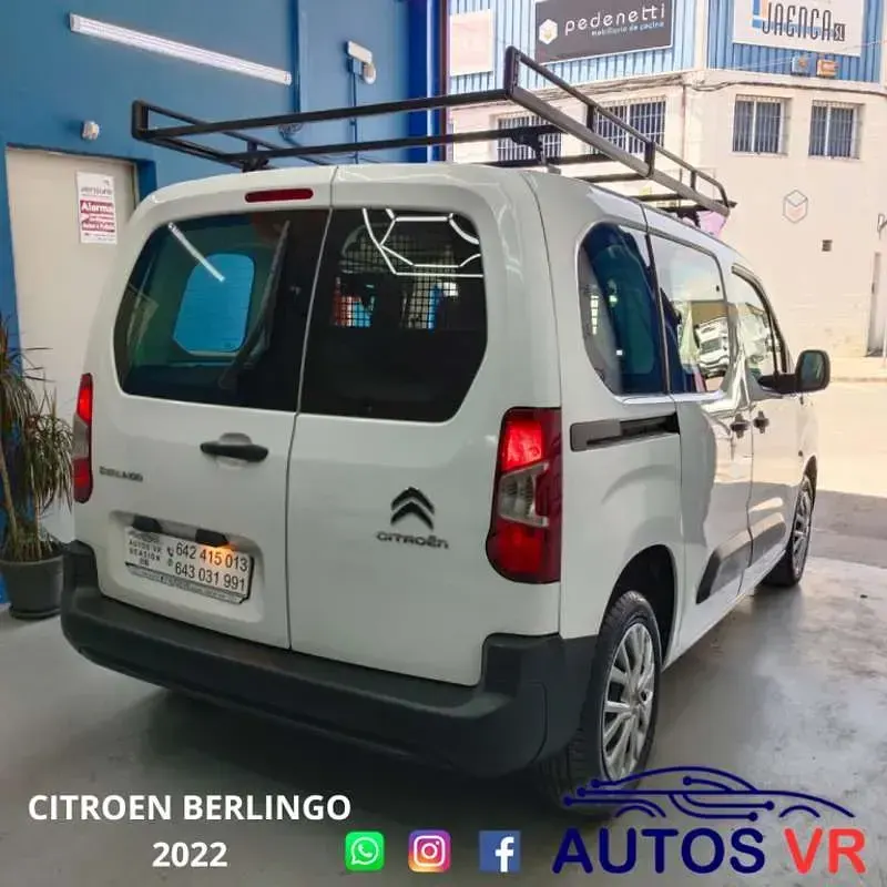 Usado Citroën Berlingo Feel 102 CV (75 kW) 2022 Blanco Monovolumen