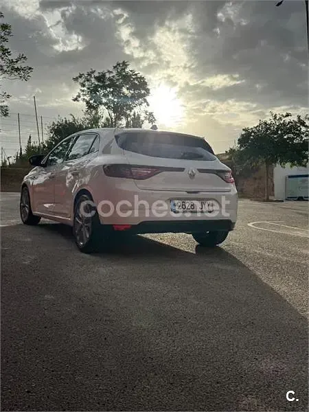 Usado Renault Mégane IV 90 CV (66 kW) 2017 Blanco Berlina