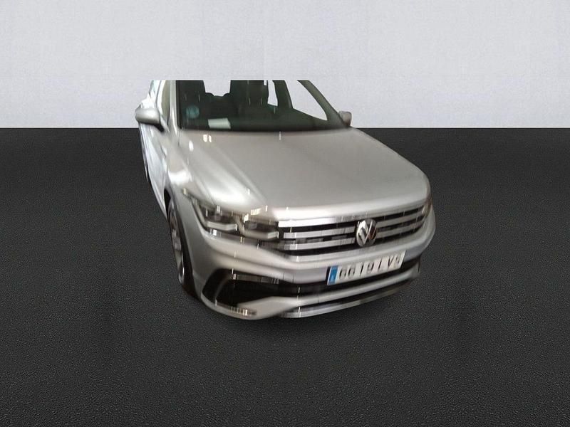 Usado VW Tiguan R-line 150 CV (110 kW) 2021 Gris plata SUV
