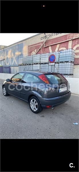 Usado Ford Focus Trend 100 CV (73 kW) 2002 Negro Berlina