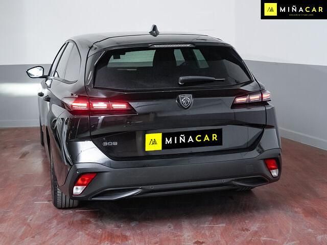 Usado Peugeot 308 Active 130 CV (95 kW) 2022 Negro Familiar