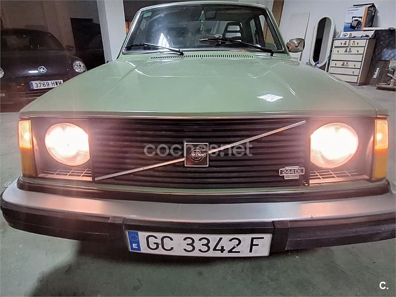 Usado Volvo 240 115 CV (84 kW) 1982 Verde Berlina