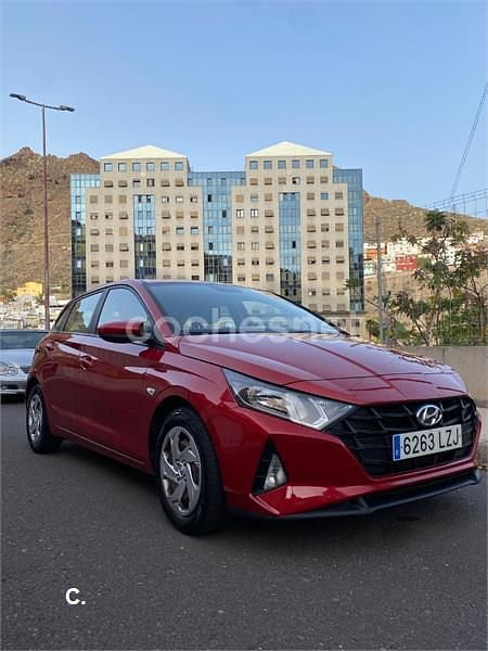 Usado Hyundai i20 84 CV (61 kW) 2022 Rojo Utilitario