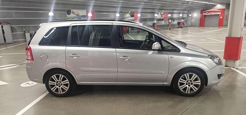 Usado Opel Zafira Family 125 CV (91 kW) 2012 Gris Monovolumen