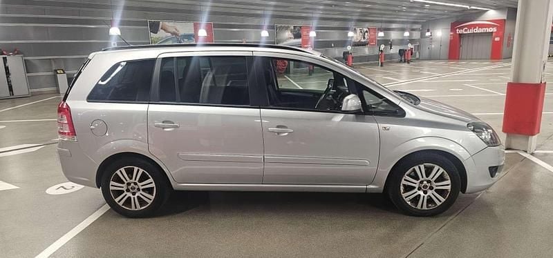 Usado Opel Zafira Family 125 CV (91 kW) 2012 Gris Monovolumen