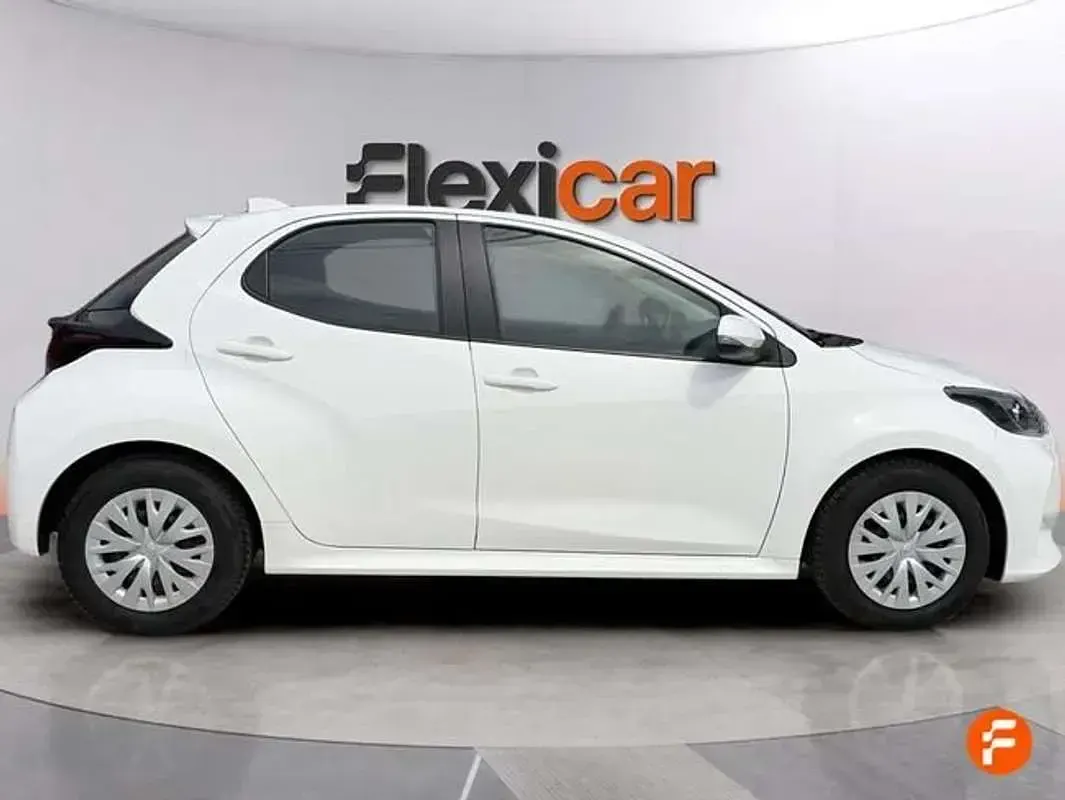 Usado Toyota Yaris Active 69 CV (50 kW) 2023 Blanco Utilitario