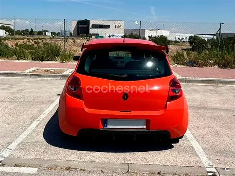 Usado Renault Clio II 200 CV (147 kW) 2006 Rojo Berlina