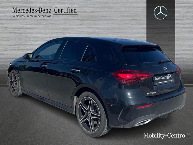 Usado Mercedes A250 AMG line 163 CV (119 kW) 2024 Kosmosblack  met.