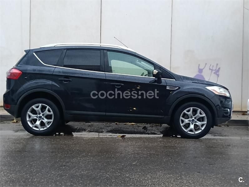 Usado Ford Kuga Trend 136 CV (100 kW) 2009 Negro SUV