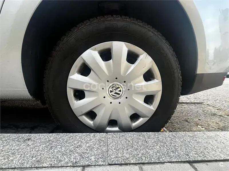 Usado VW Touran Edition 140 CV (102 kW) 2010 Blanco Monovolumen