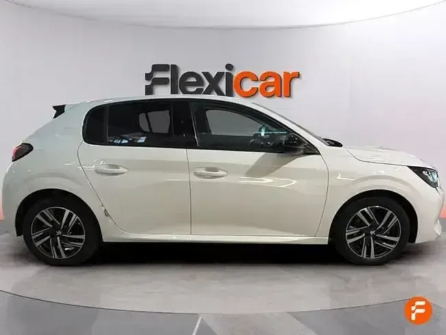 Usado Peugeot 208 Allure 100 CV (73 kW) 2023 Blanco Utilitario