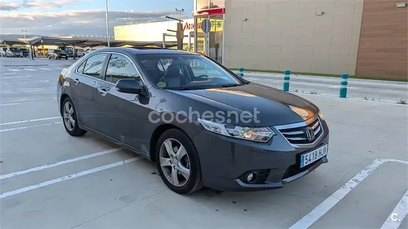 Usado Honda Accord Luxury 150 CV (110 kW) 2012 Gris / plata Berlina