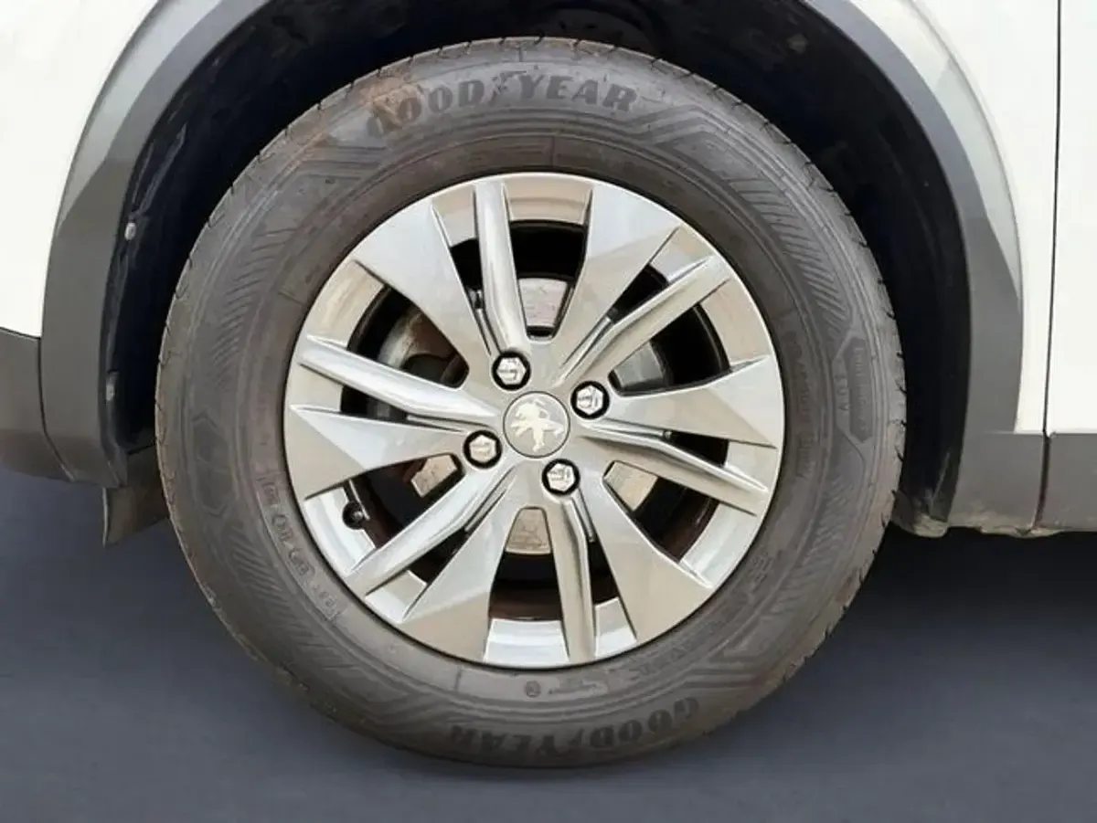 Usado Peugeot 2008 Active 110 CV (80 kW) 2022 Blanco SUV