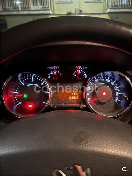 Usado Peugeot 3008 112 CV (82 kW) 2012 Gris / plata Familiar