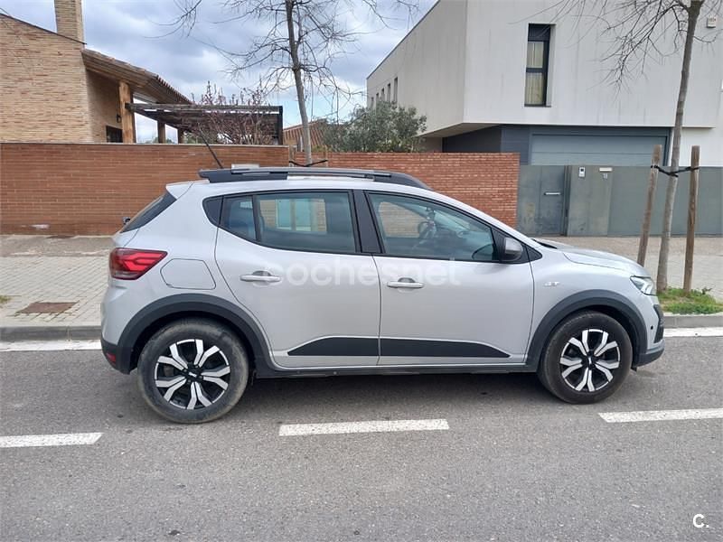 Usado Dacia Sandero Expression 91 CV (66 kW) 2023 Gris / plata Berlina
