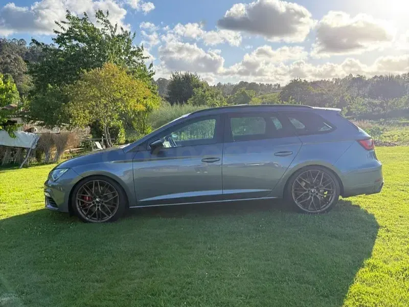Usado Seat Leon CUPRA 300 CV (220 kW) 2017 Gris / plata Familiar