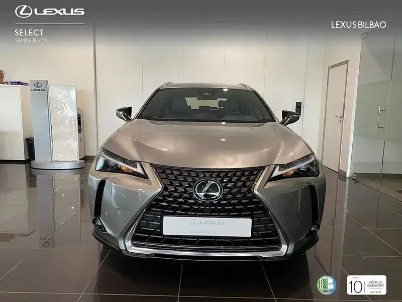 Usado Lexus UX 199 CV (146 kW) 2026 Gris / plata SUV