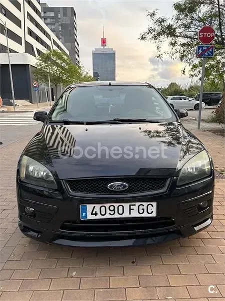 Begagnad Ford Focus Trend 100 HK (73 kW) 2006 Svart Sedan