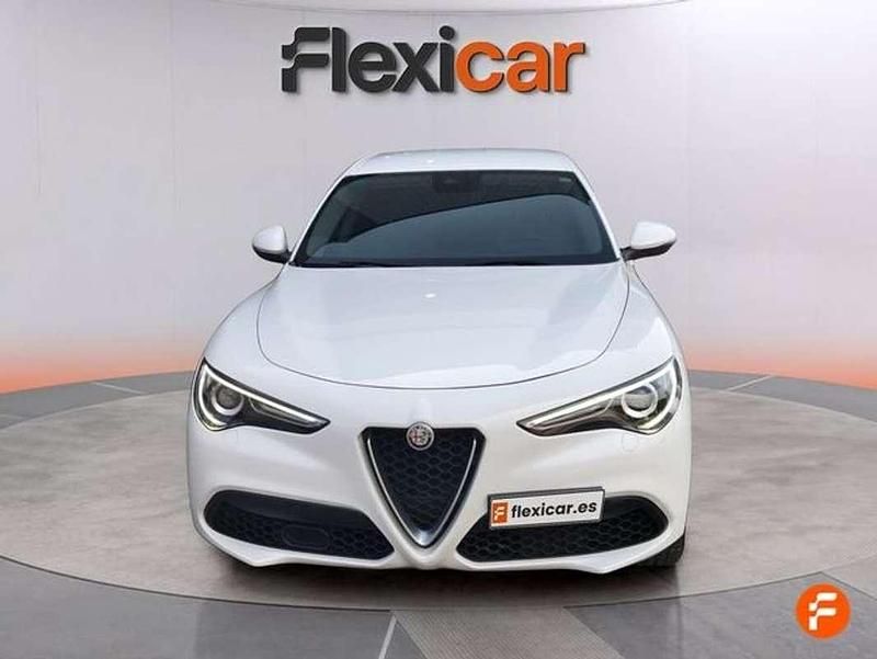Usado Alfa Romeo Stelvio Executive 201 CV (147 kW) 2017 Blanco SUV