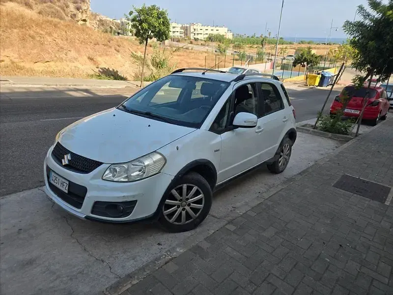 Usado Suzuki SX4 GLX 135 CV (99 kW) 2011 Blanco SUV