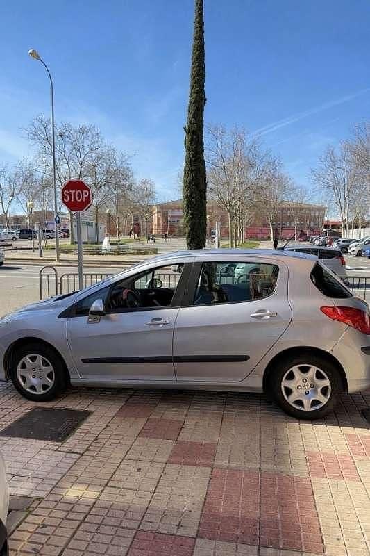 Usado Peugeot 308 Premium 120 CV (88 kW) 2008 Gris Utilitario