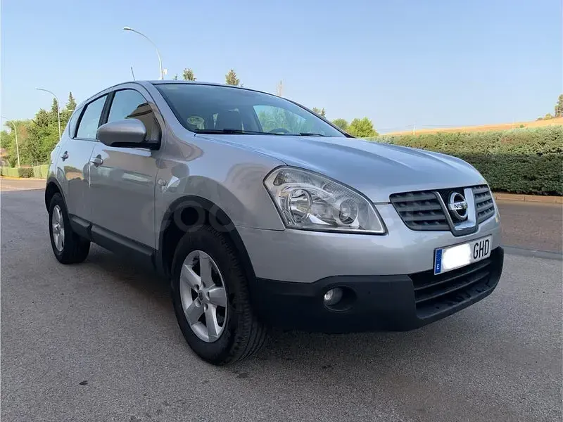 Usado Nissan Qashqai Acenta 106 CV (77 kW) 2008 Gris / plata SUV
