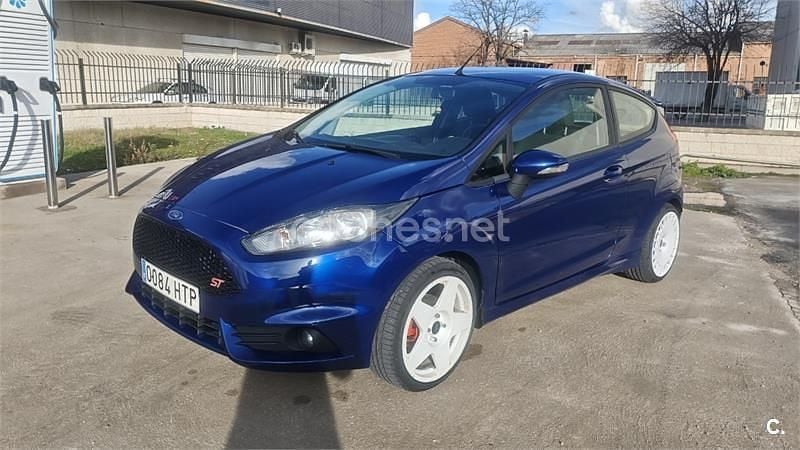 Usado Ford Fiesta Trend 100 CV (73 kW) 2014 Azul Berlina