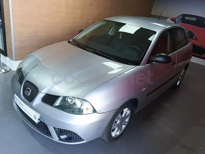 Usado Seat Ibiza Sport 100 CV (73 kW) 2008 Gris / plata Berlina