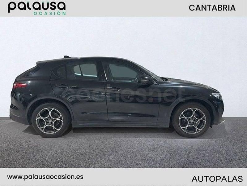 Usado Alfa Romeo Stelvio Sprint 190 CV (139 kW) 2020 Negro SUV