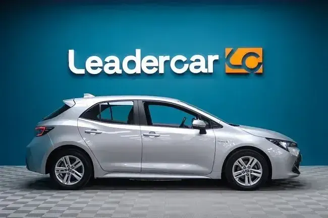 Usado Toyota Corolla Active 122 CV (89 kW) 2022 Plateado Berlina