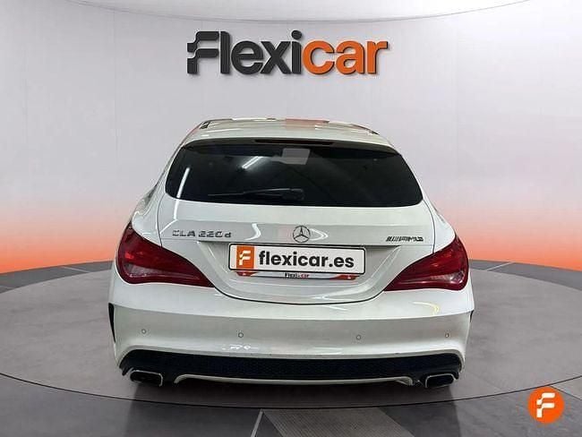 Usado Mercedes CLA220 Shooting Brake AMG line 177 CV (130 kW) 2016 Blanco Familiar