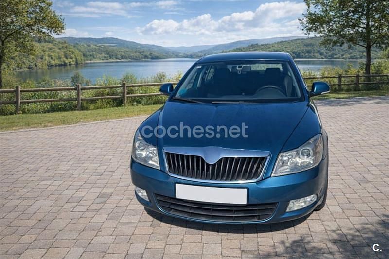 Usado Skoda Octavia Elegance 140 CV (102 kW) 2015 Azul Utilitario