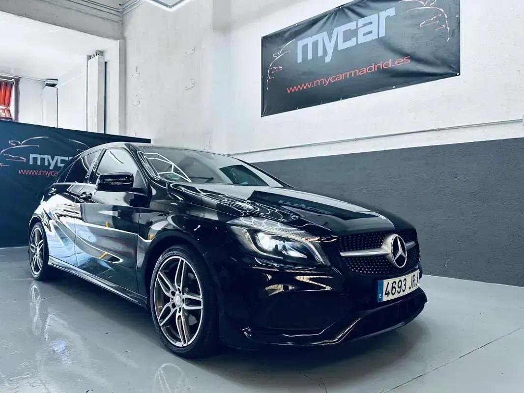 Käytetty Mercedes A180 109 HP (80 kW) 2017 Musta Viistoperä