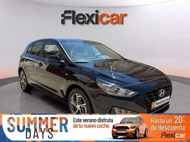 Negro Usado 2023 Hyundai i30 Berlina | 15.890 € (Buen precio) - Imagen 1/4