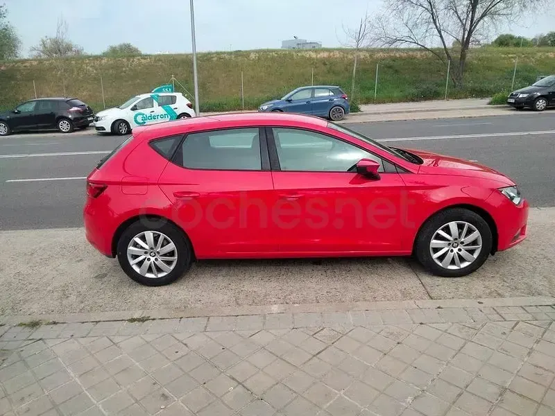 Usado Seat Leon Reference 105 CV (77 kW) 2014 Rojo Berlina