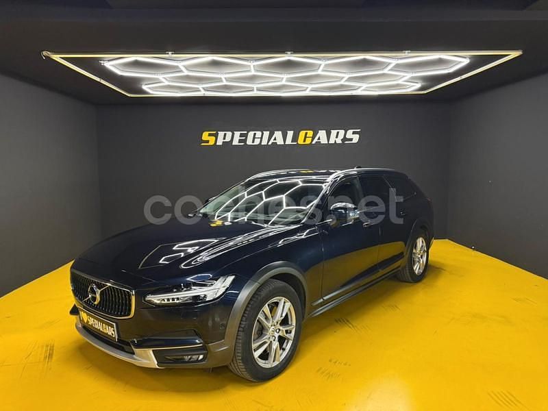 Käytetty Volvo V90 CC 235 HP (172 kW) 2017 Sininen Farmari