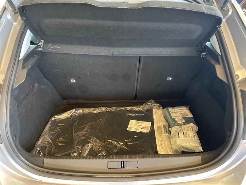 Usado Opel Corsa Elegance 101 CV (74 kW) 2023 Gris Utilitario