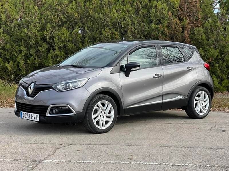Usado Renault Captur Life 90 CV (66 kW) 2014 Gris / plata SUV