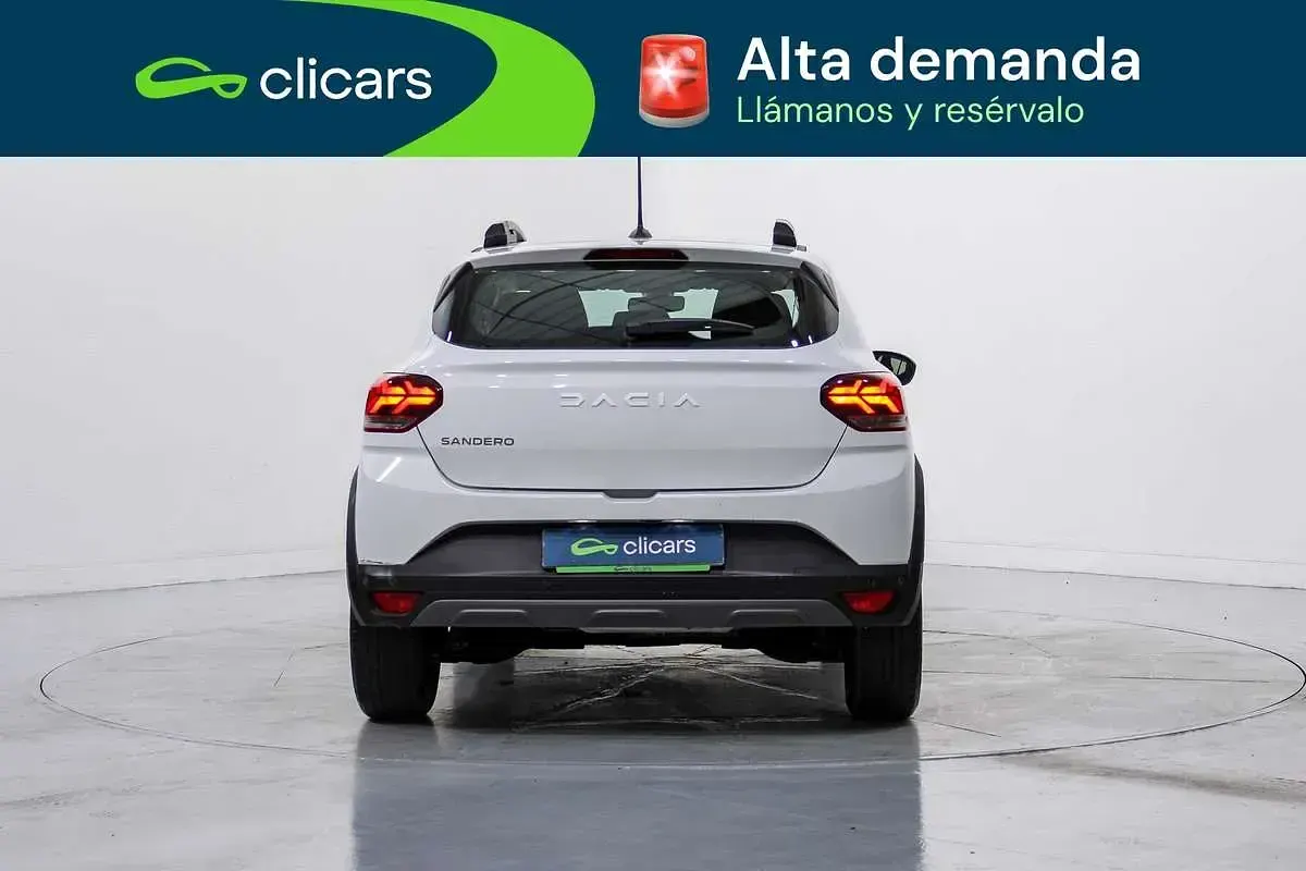 Usado Dacia Sandero Expression 101 CV (74 kW) 2023 Blanco Utilitario