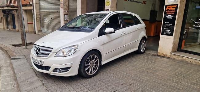 Usado Mercedes B180 Sport Edition 109 CV (80 kW) 2011 Blanco Utilitario