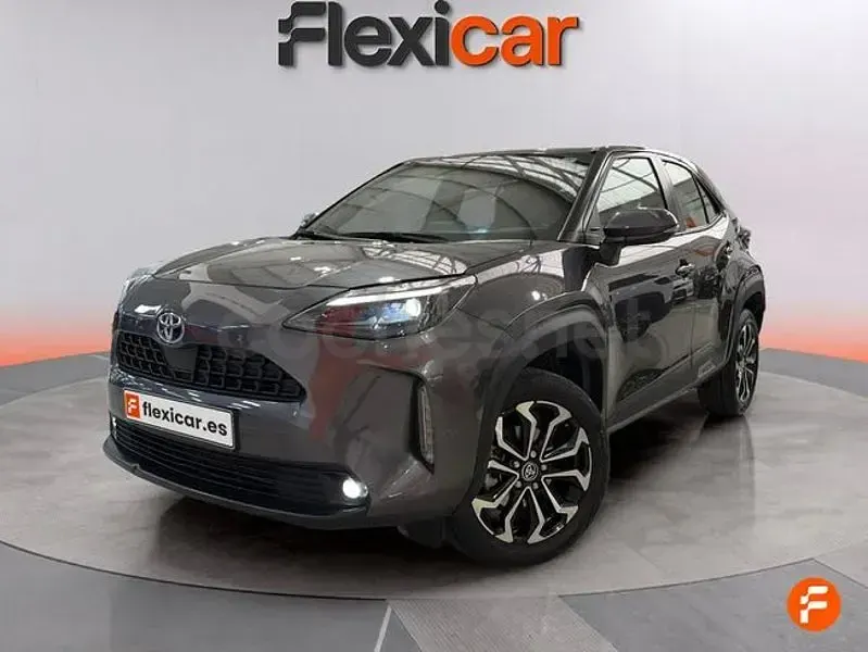 Usado Toyota Yaris Cross Style 116 CV (85 kW) 2022 Gris / plata SUV